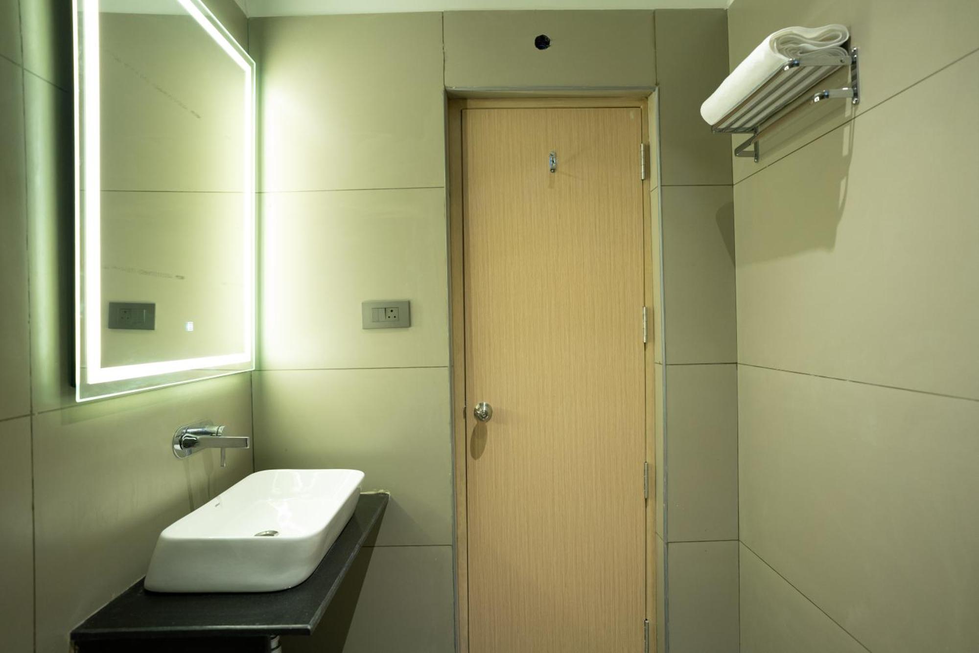 Hotel Kyzen Hitech City- Your Zenly Stay Haiderabad Buitenkant foto
